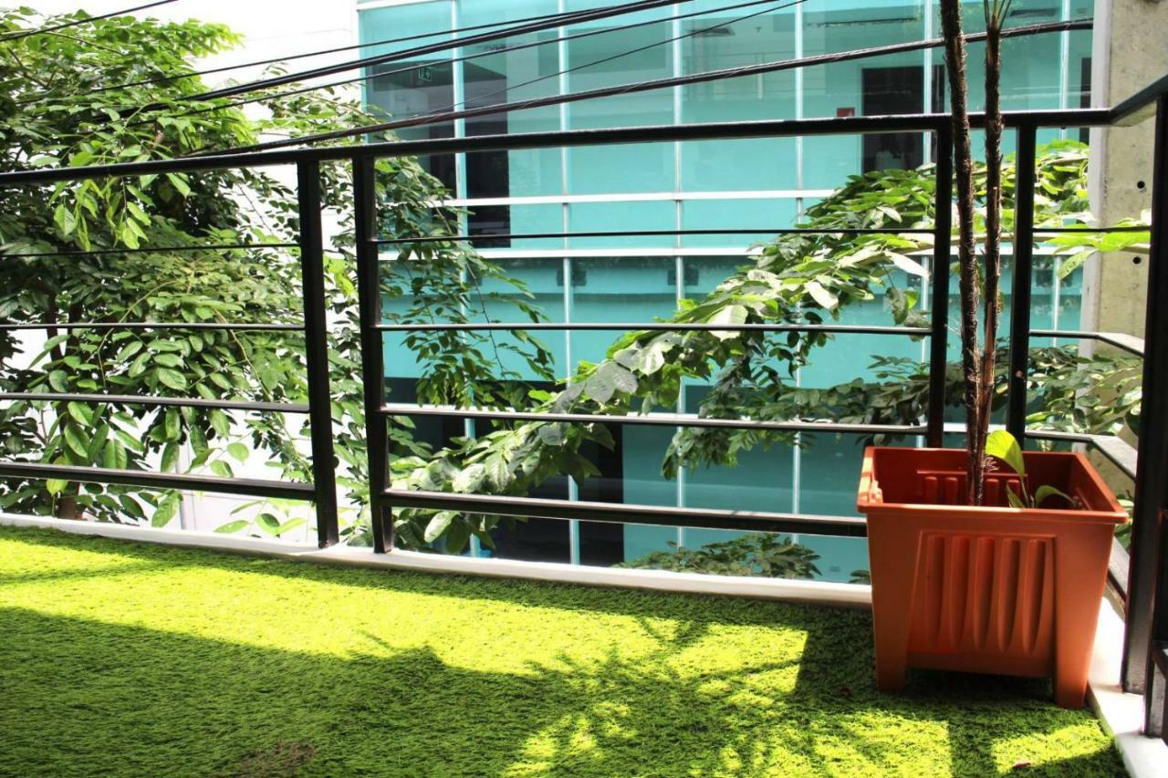 Live Like A Local In Ekkamai Apartamento Banguecoque Exterior foto